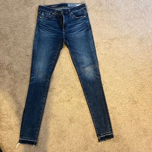 AG super skinny ankle legging jean with frayed hem size 26 R